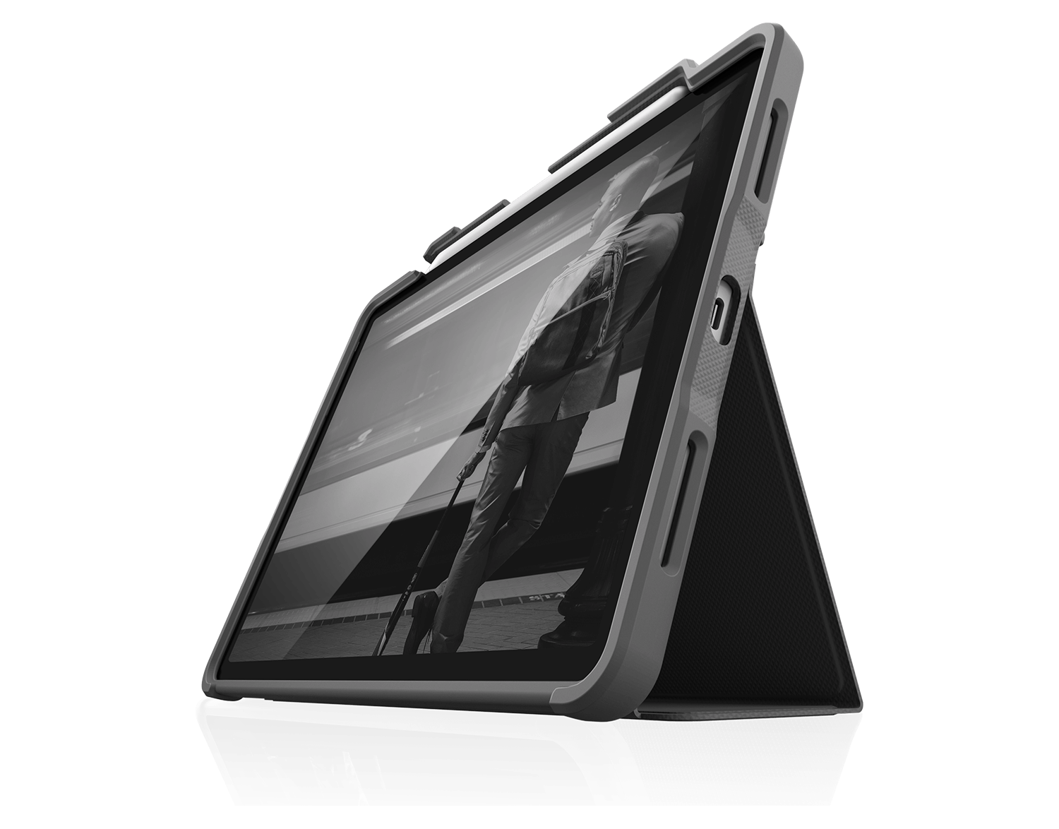 STM Dux Plus (iPad Pro 11/2nd Gen) - Black